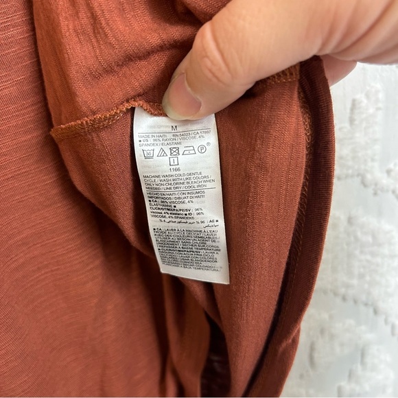 Old Navy Luxe Slub Knit V-Neck Tank in Rust/Burnt Orange - Picture 4 of 5